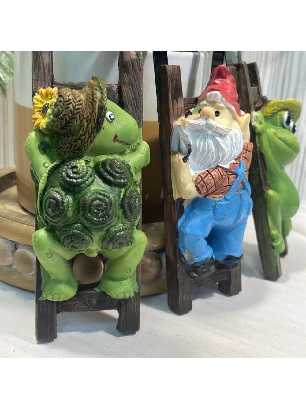2x Flower Pot Hugger Frog & Old Man Hanger Resin Flower Pot Hanger H U71